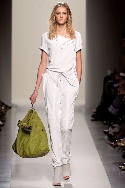 Look 25